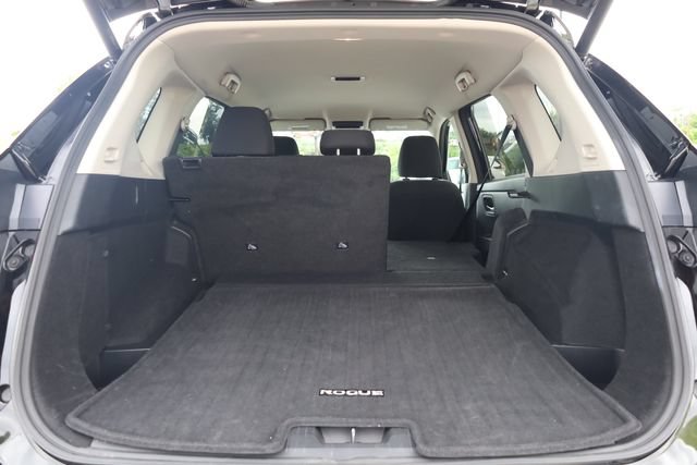 Certified 2025 Nissan Rogue SV FWD image 30