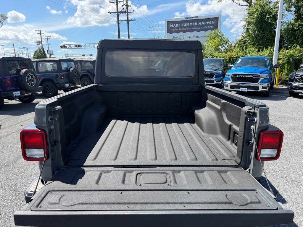 Used 2023 Jeep Gladiator Mojave w/ Cold Weather Group AWD/4WD image 17