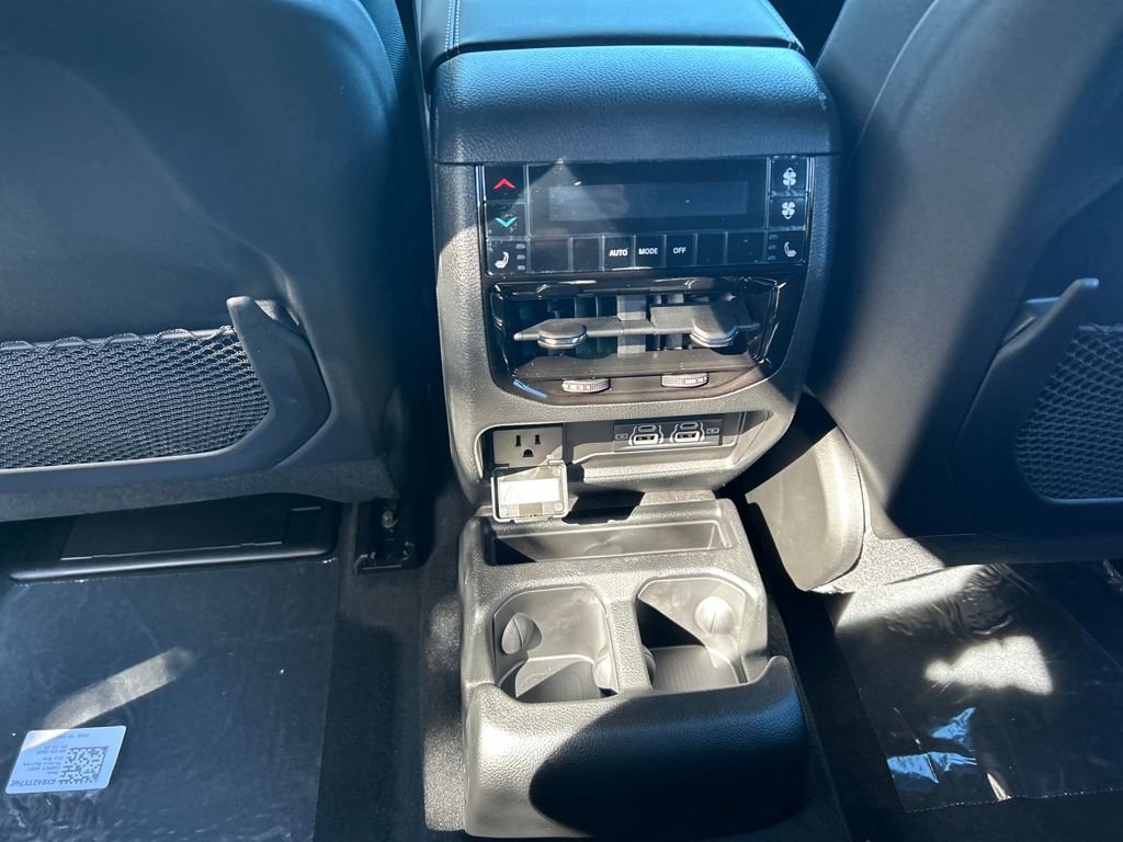 New 2025 Jeep Grand Cherokee L Limited w/ Luxury Tech Group II image 25