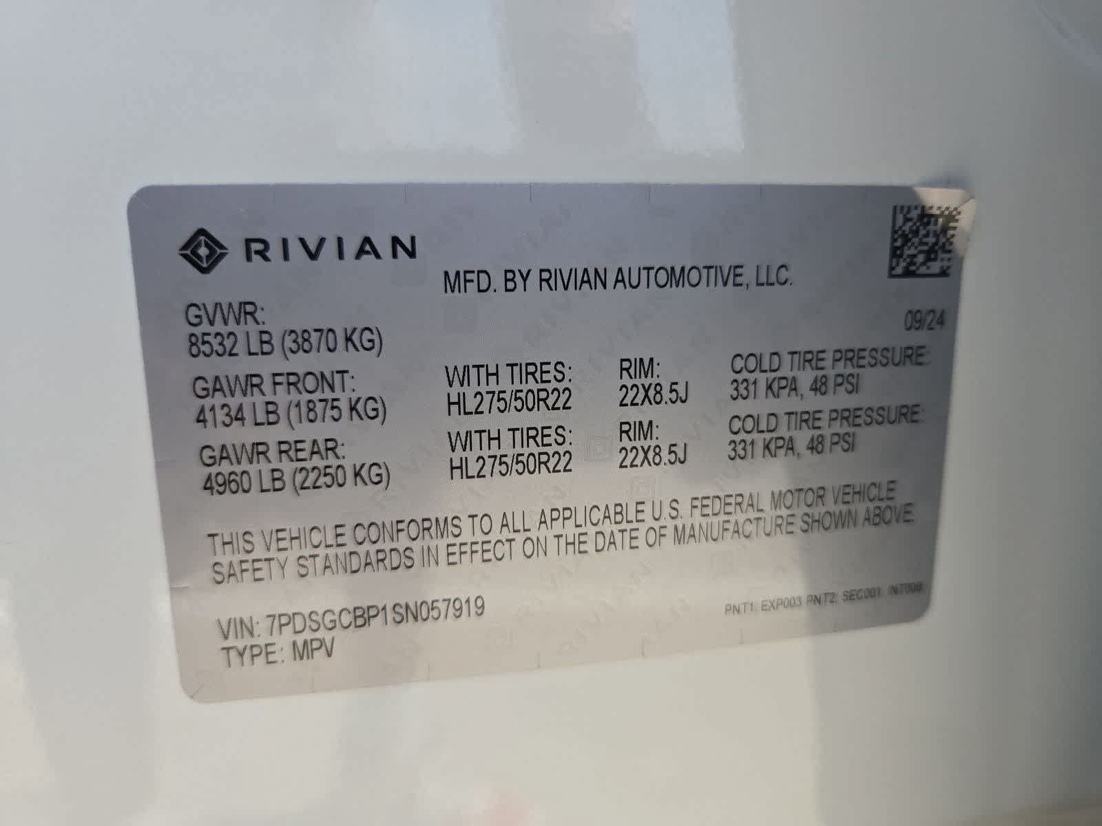 Used 2025 Rivian R1S Premium AWD/4WD image 35