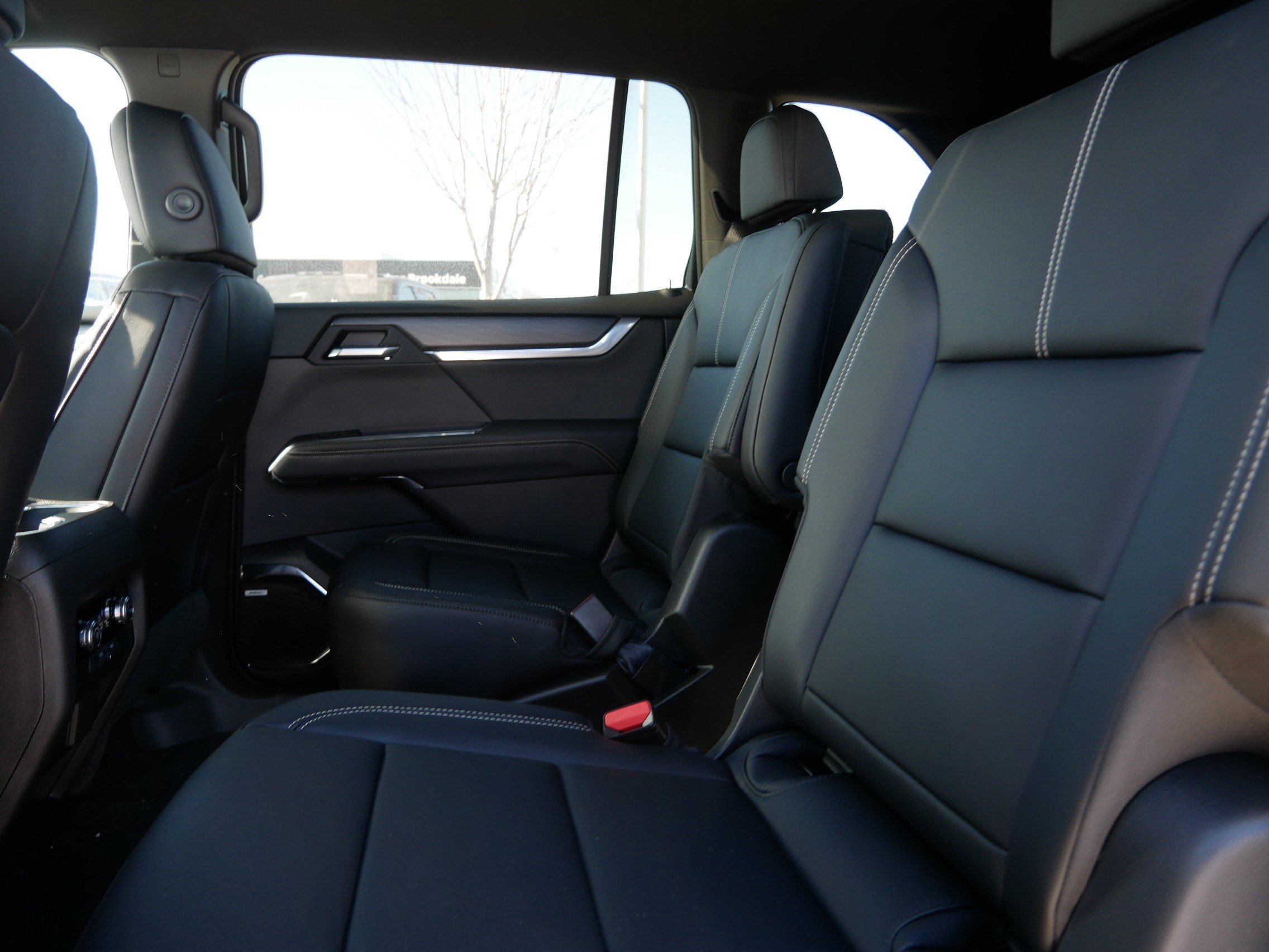 New 2026 GMC Acadia Elevation w/ Elevation Premium Package AWD/4WD image 5