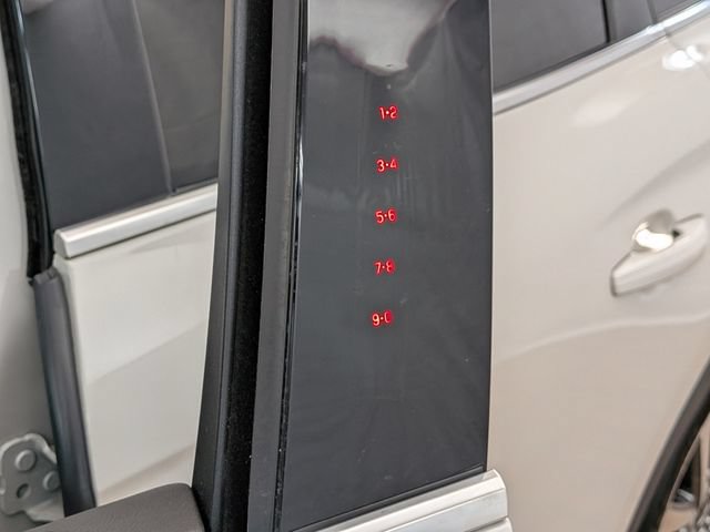 Used 2019 Lincoln Nautilus Select AWD/4WD image 9