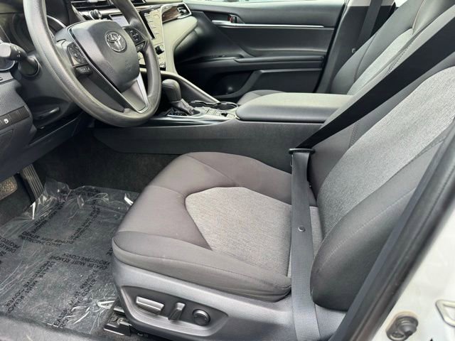 Used 2018 Toyota Camry LE image 6