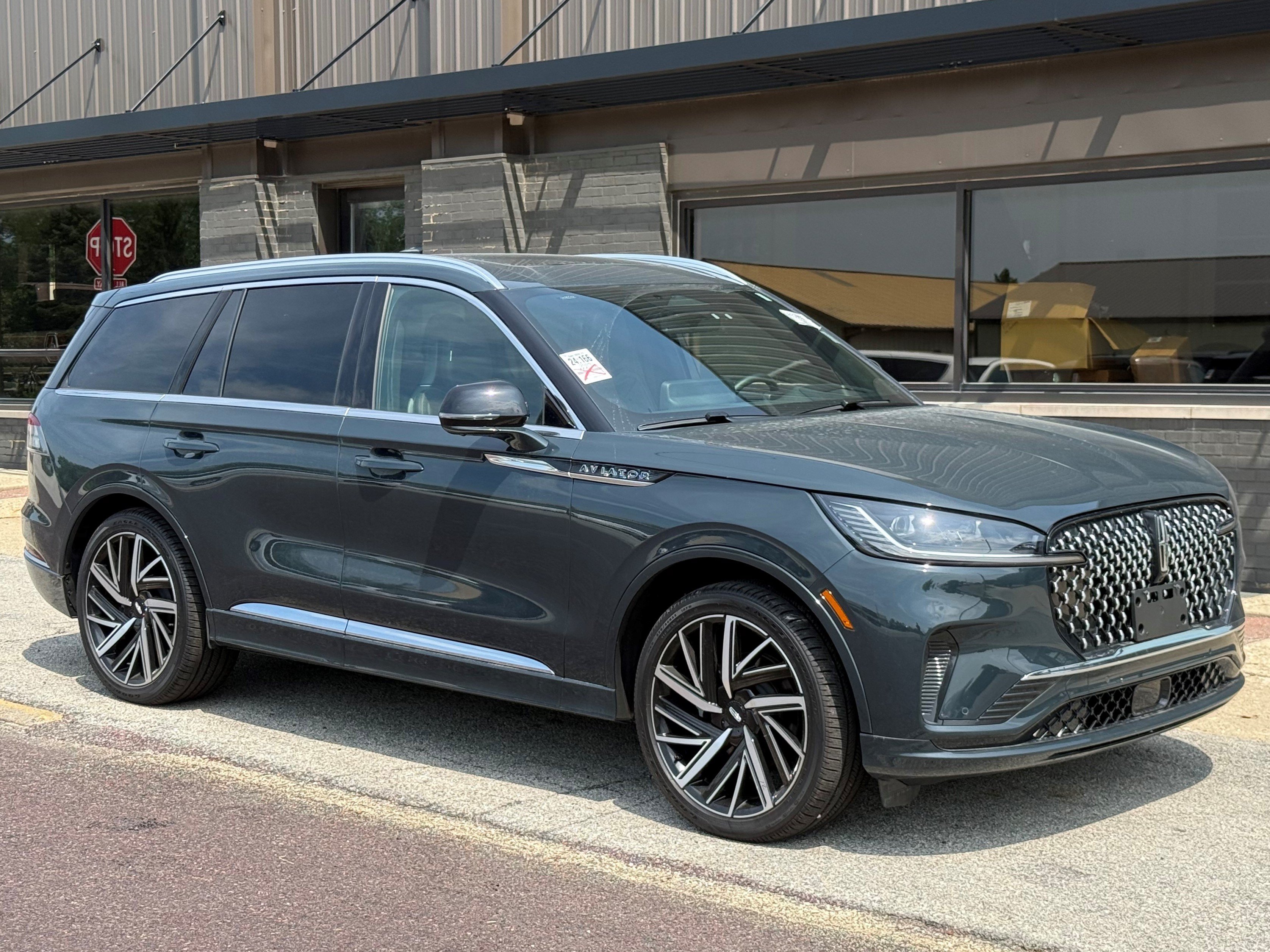 Used 2026 Lincoln Aviator Black Label w/ Dynamic Handling Package AWD/4WD image 3