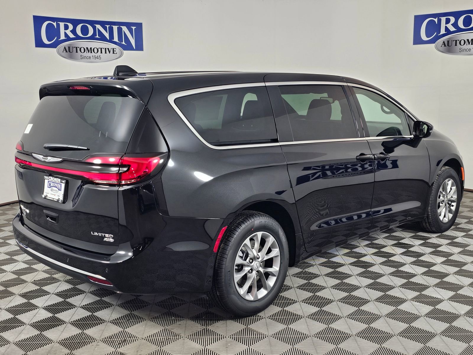 New 2026 Chrysler Pacifica Limited AWD/4WD image 5