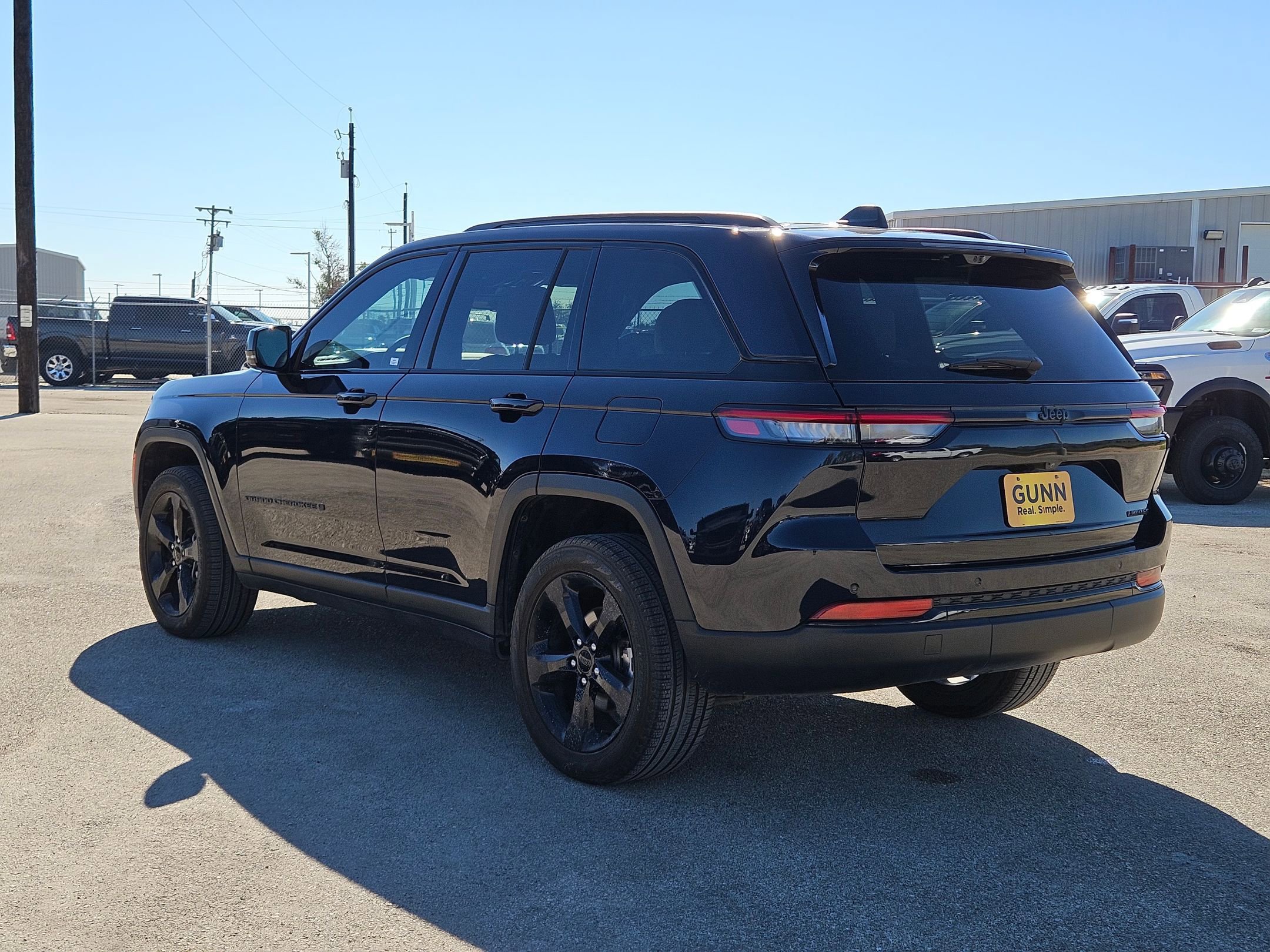 Certified 2024 Jeep Grand Cherokee Limited w/ Luxury Tech Group II image 5