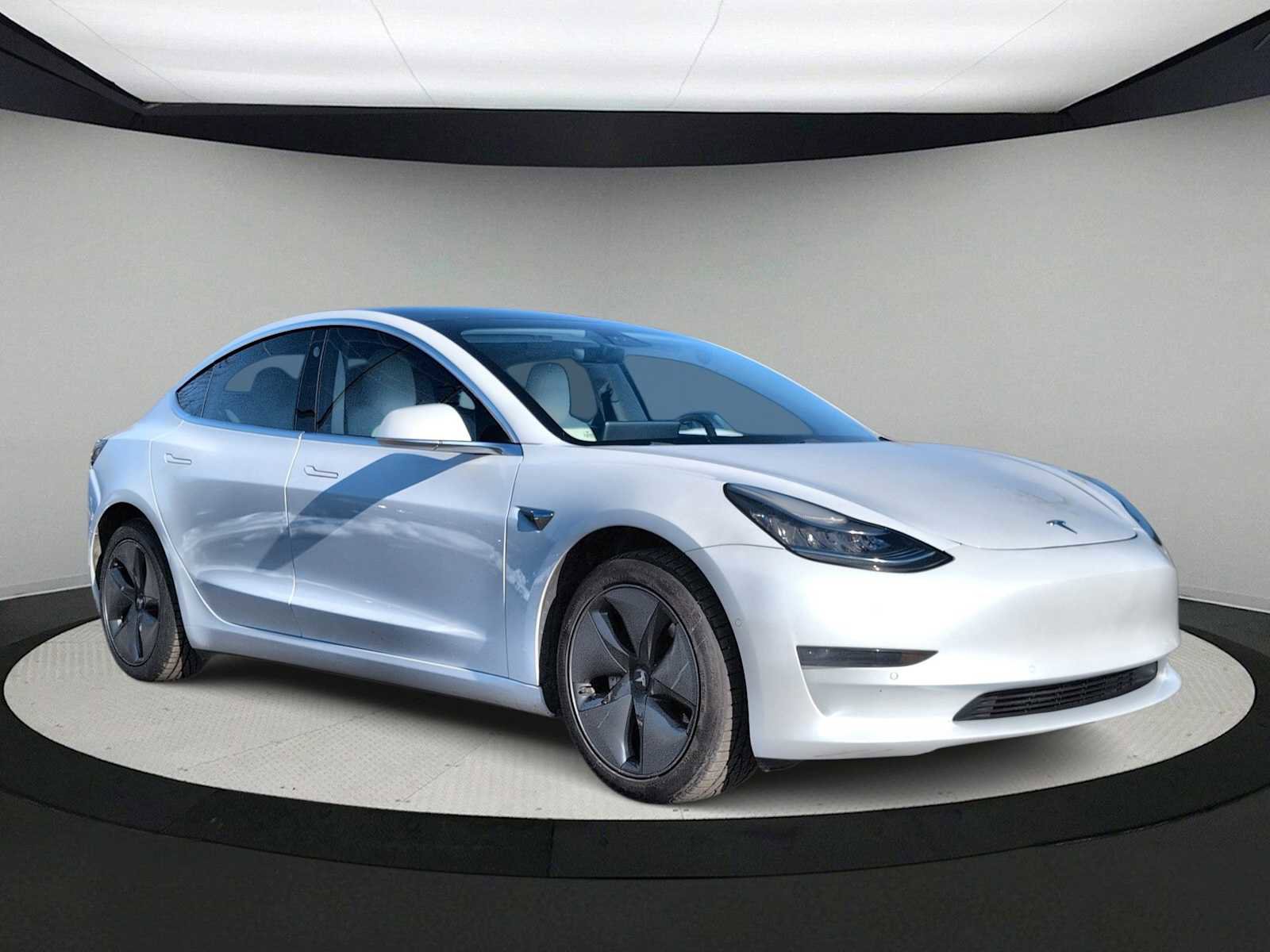 Used 2019 Tesla Model 3 Standard Range Plus image 2
