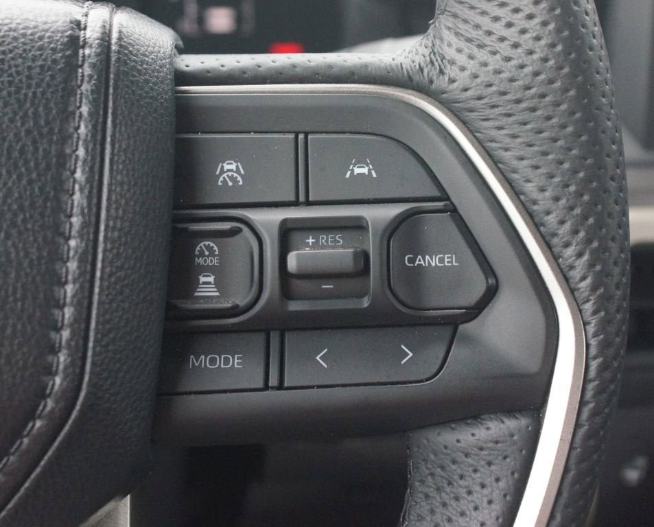 Used 2025 Toyota Tacoma SR5 AWD/4WD image 11
