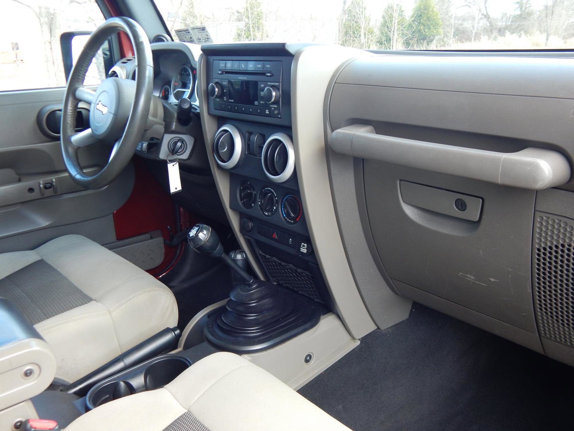 Used 2010 Jeep Wrangler Sahara image 15
