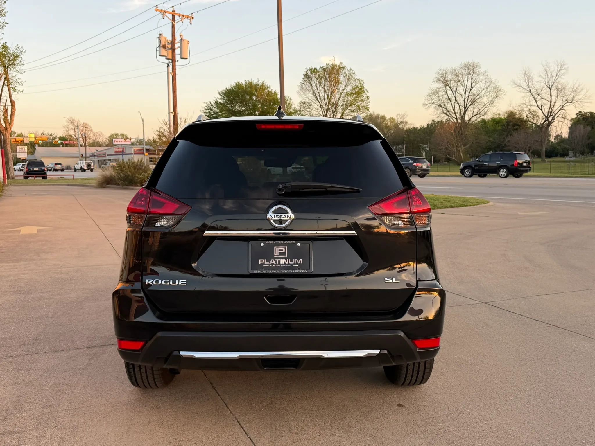 Used 2018 Nissan Rogue SL w/ Premium Package FWD image 4