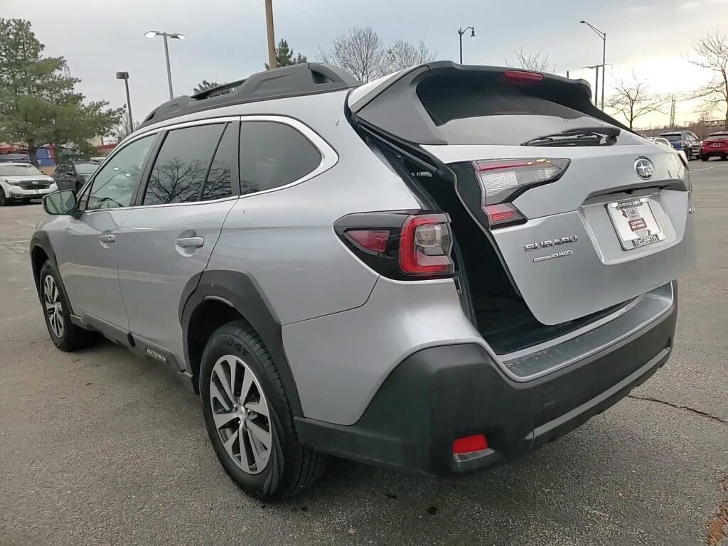 Certified 2024 Subaru Outback Premium image 10