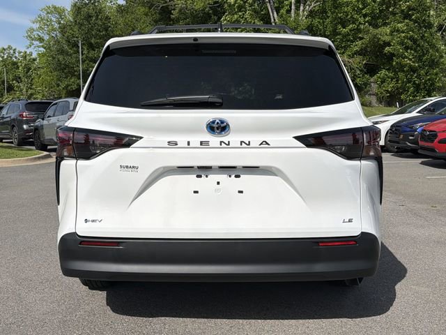 Used 2025 Toyota Sienna LE FWD image 4