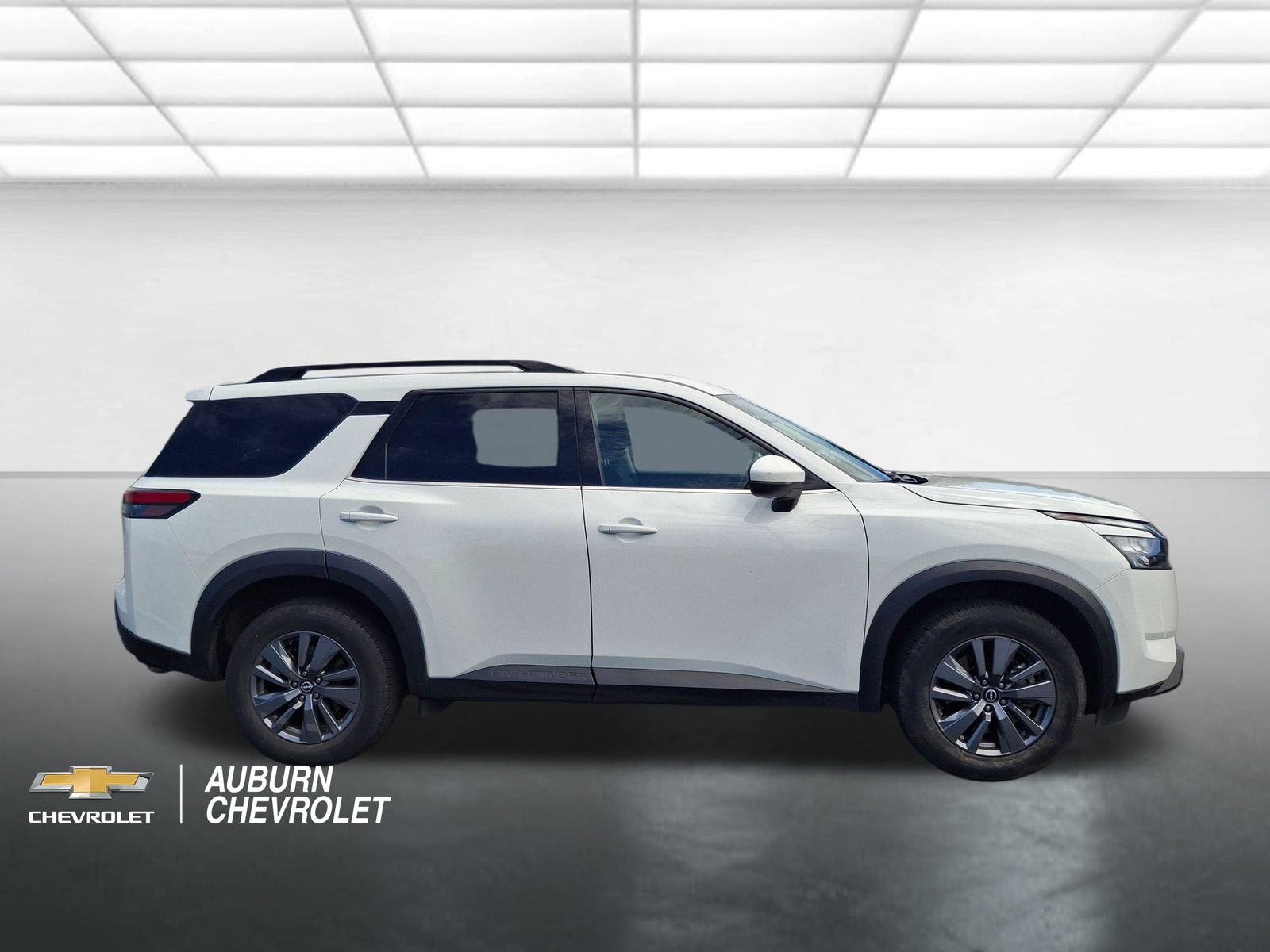 Used 2024 Nissan Pathfinder SV AWD/4WD image 2