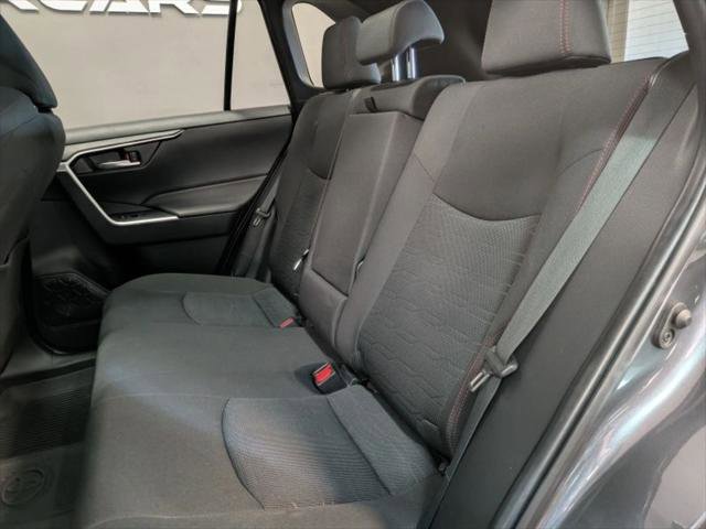 Used 2022 Toyota RAV4 SE image 11