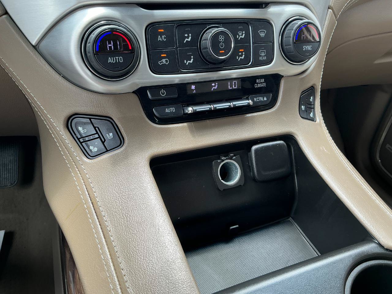Used 2019 GMC Yukon XL SLT AWD/4WD image 16