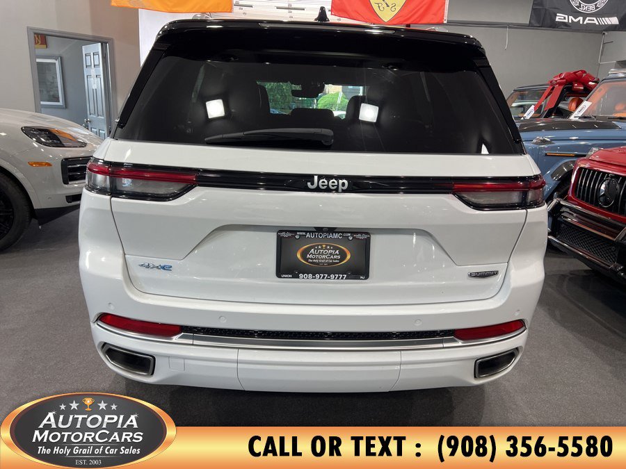 Used 2023 Jeep Grand Cherokee Summit w/ Luxury Tech Group V AWD/4WD image 4