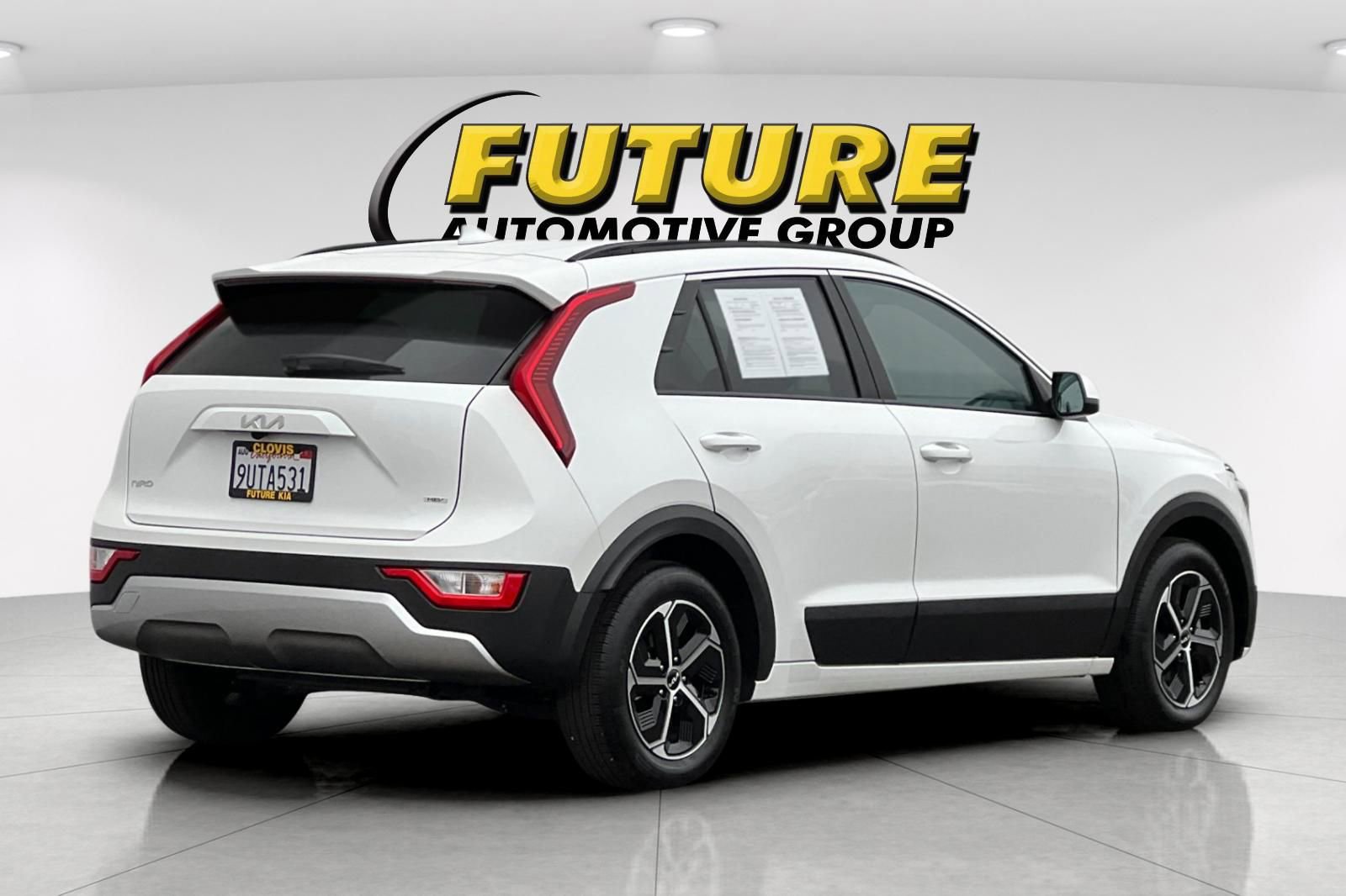 Used 2025 Kia Niro LX image 4