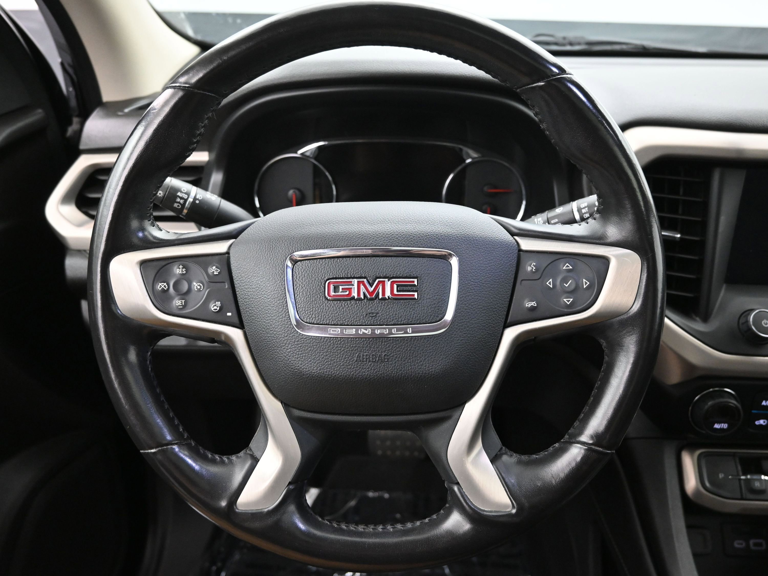 Used 2021 GMC Acadia Denali image 13