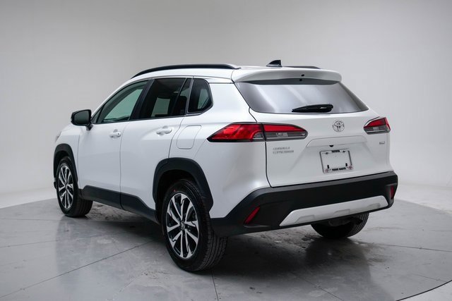 Certified 2025 Toyota Corolla Cross XLE image 3