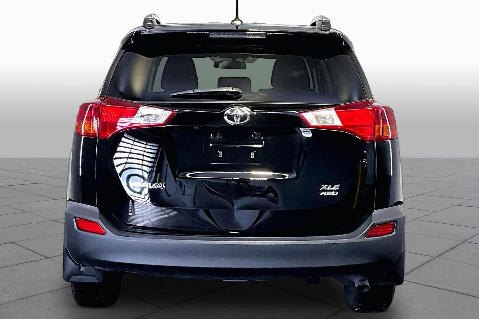 Used 2015 Toyota RAV4 XLE AWD/4WD image 4