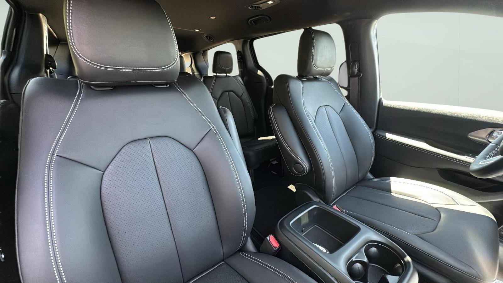 New 2026 Chrysler Pacifica Select image 20