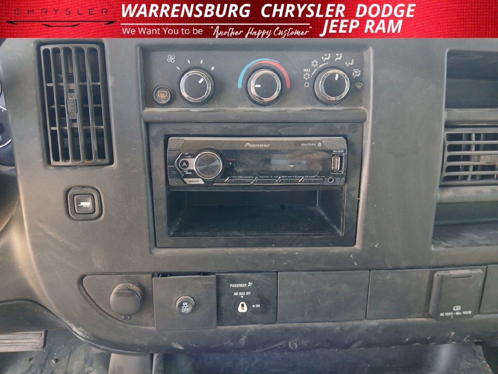 Used 2017 Chevrolet Express 2500 Extended RWD image 16