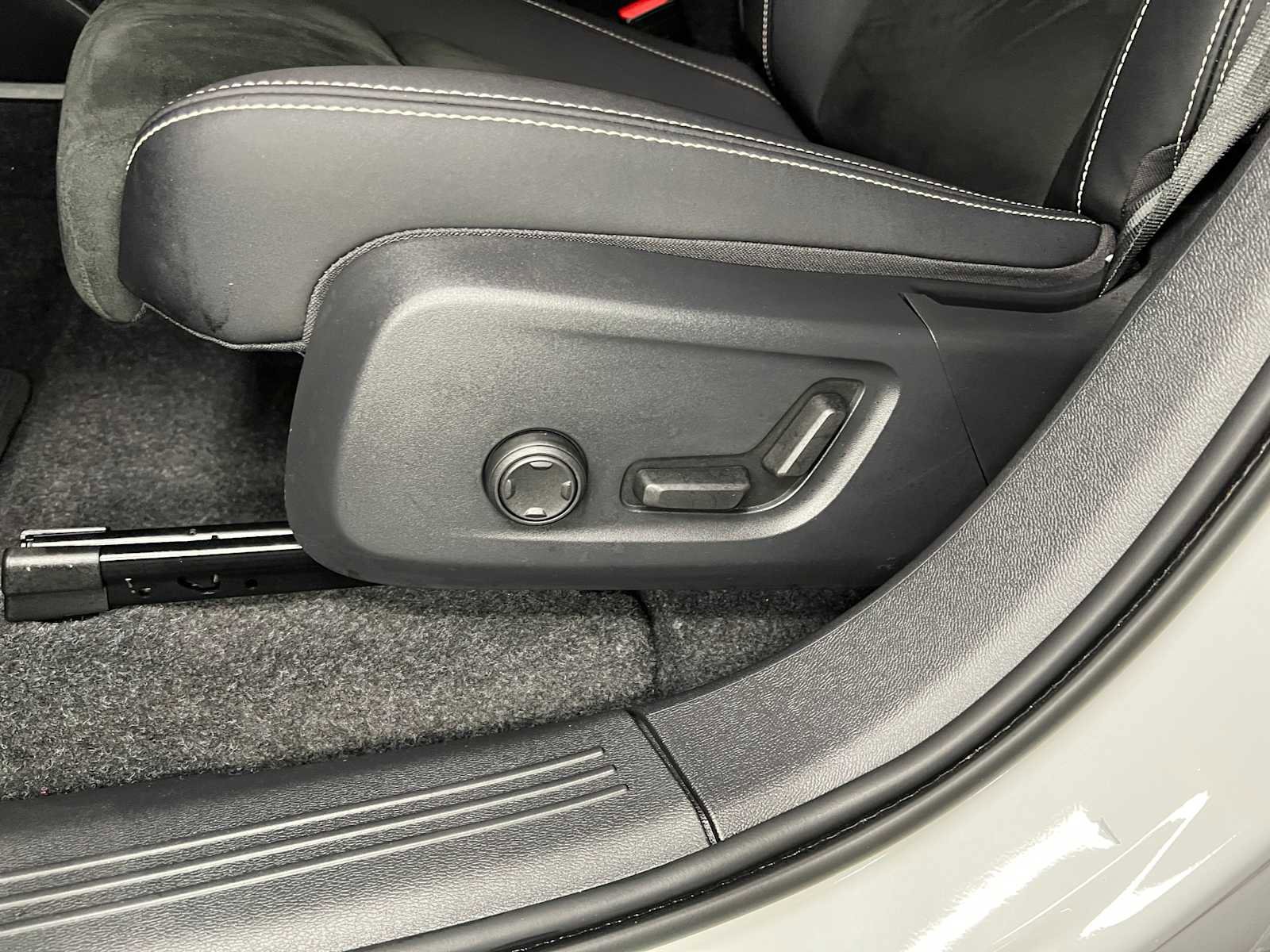 Used 2023 Volvo XC40 Recharge Plus AWD/4WD image 26