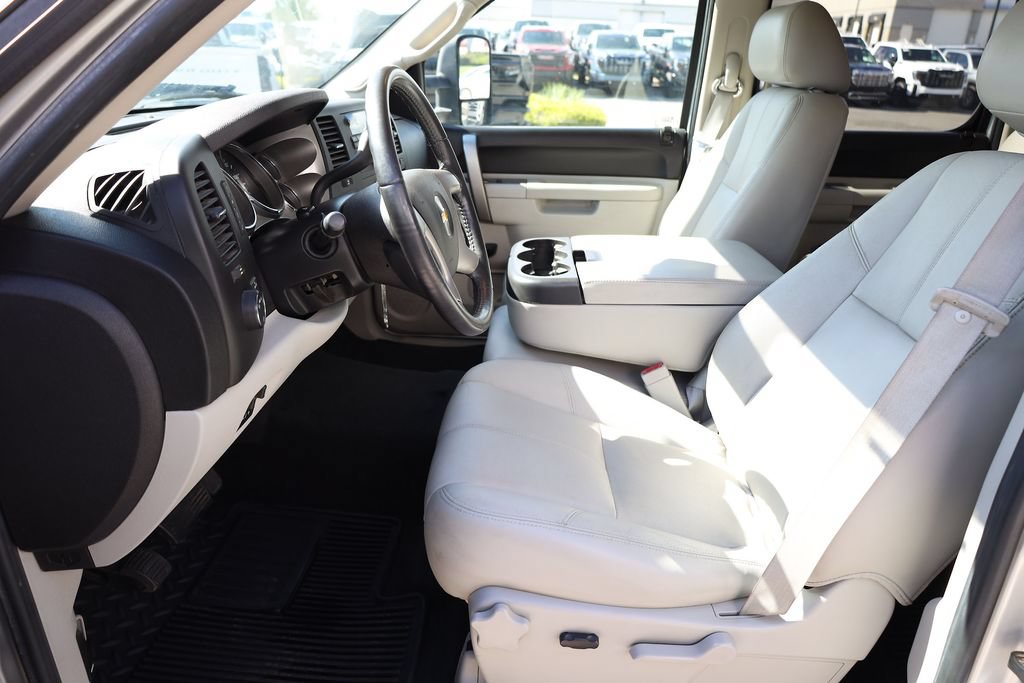 Used 2011 Chevrolet Silverado 3500 LT w/ Interior Plus Package AWD/4WD image 11
