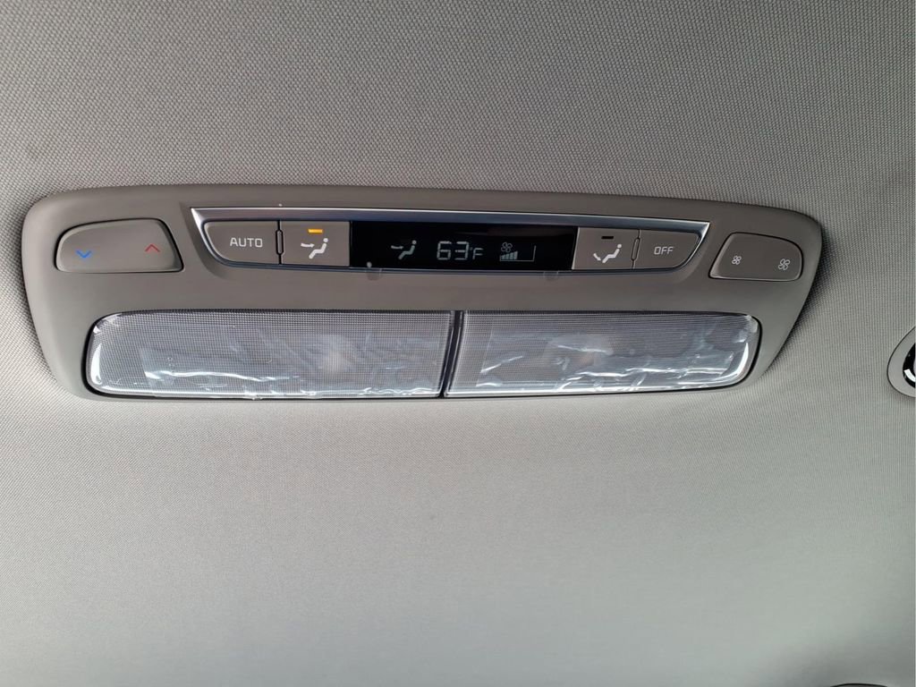 Used 2024 Kia Telluride S image 16