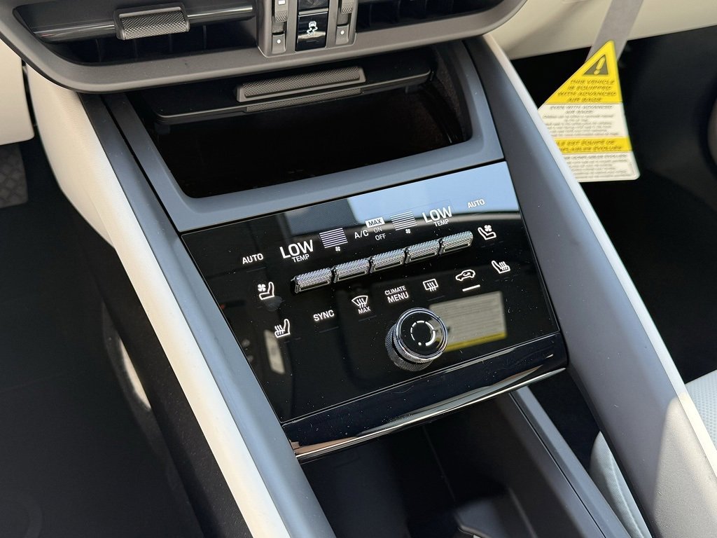 New 2024 Porsche Macan 4 Electric image 13