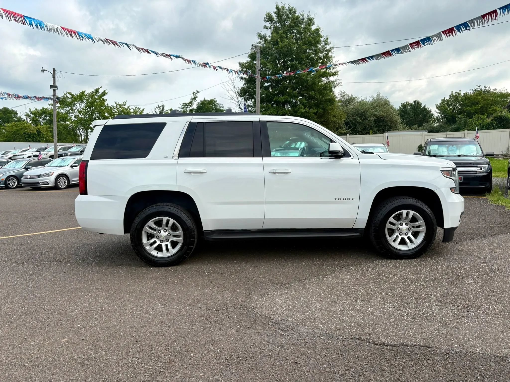 Used 2015 Chevrolet Tahoe LT w/ Luxury Package AWD/4WD image 6