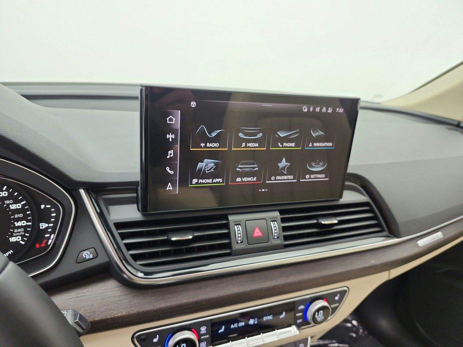 Used 2023 Audi Q5 2.0T Premium w/ Convenience Package AWD/4WD image 14