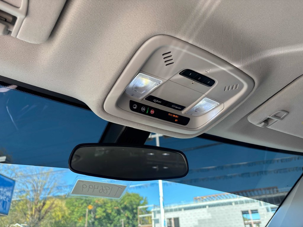 Used 2019 Chevrolet Traverse LT FWD image 17