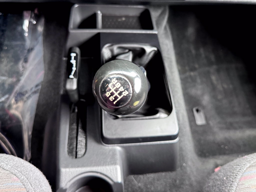 Used 2005 Jeep Wrangler Unlimited w/ Premium Audio Group AWD/4WD image 27