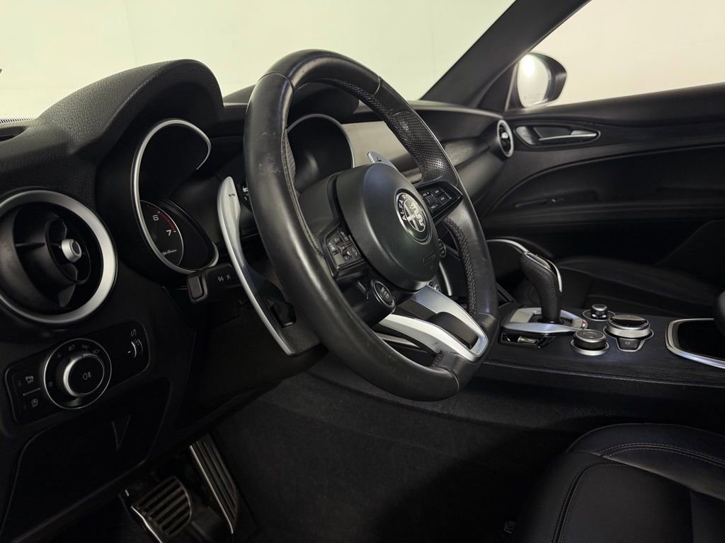 Used 2023 Alfa Romeo Stelvio Sprint image 21