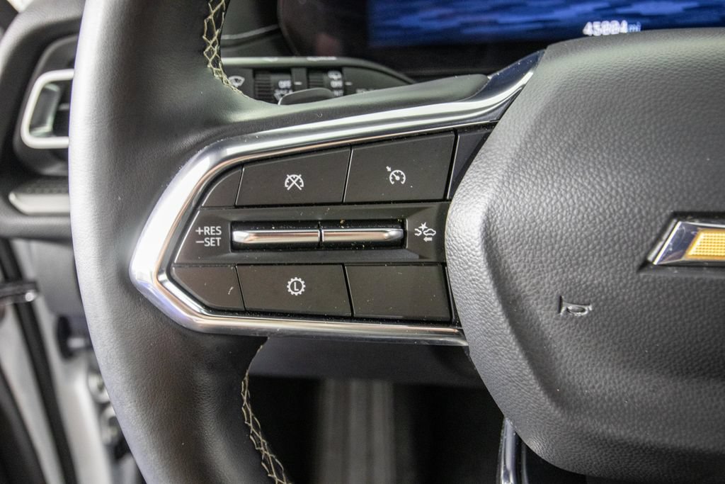 Used 2025 Chevrolet Traverse LT FWD image 23