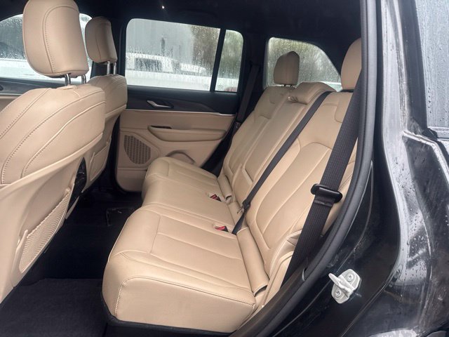 Used 2024 Jeep Grand Cherokee Limited AWD/4WD image 11