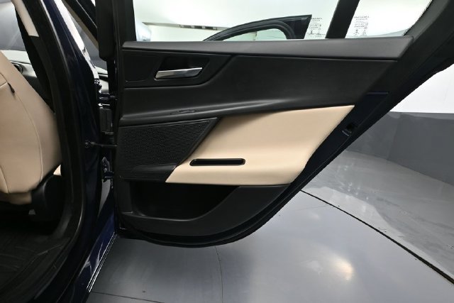 Used 2018 Jaguar XE Premium AWD/4WD image 34