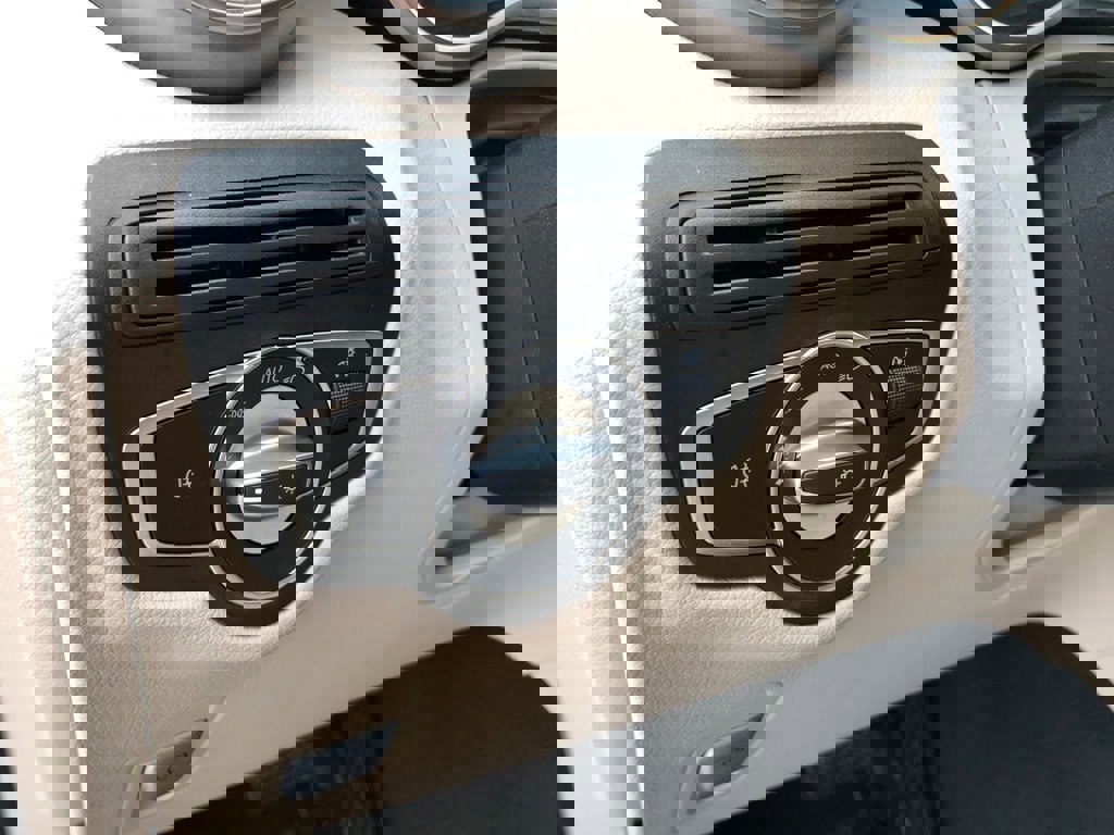 Used 2022 Mercedes-Benz GLC 300 4MATIC image 13