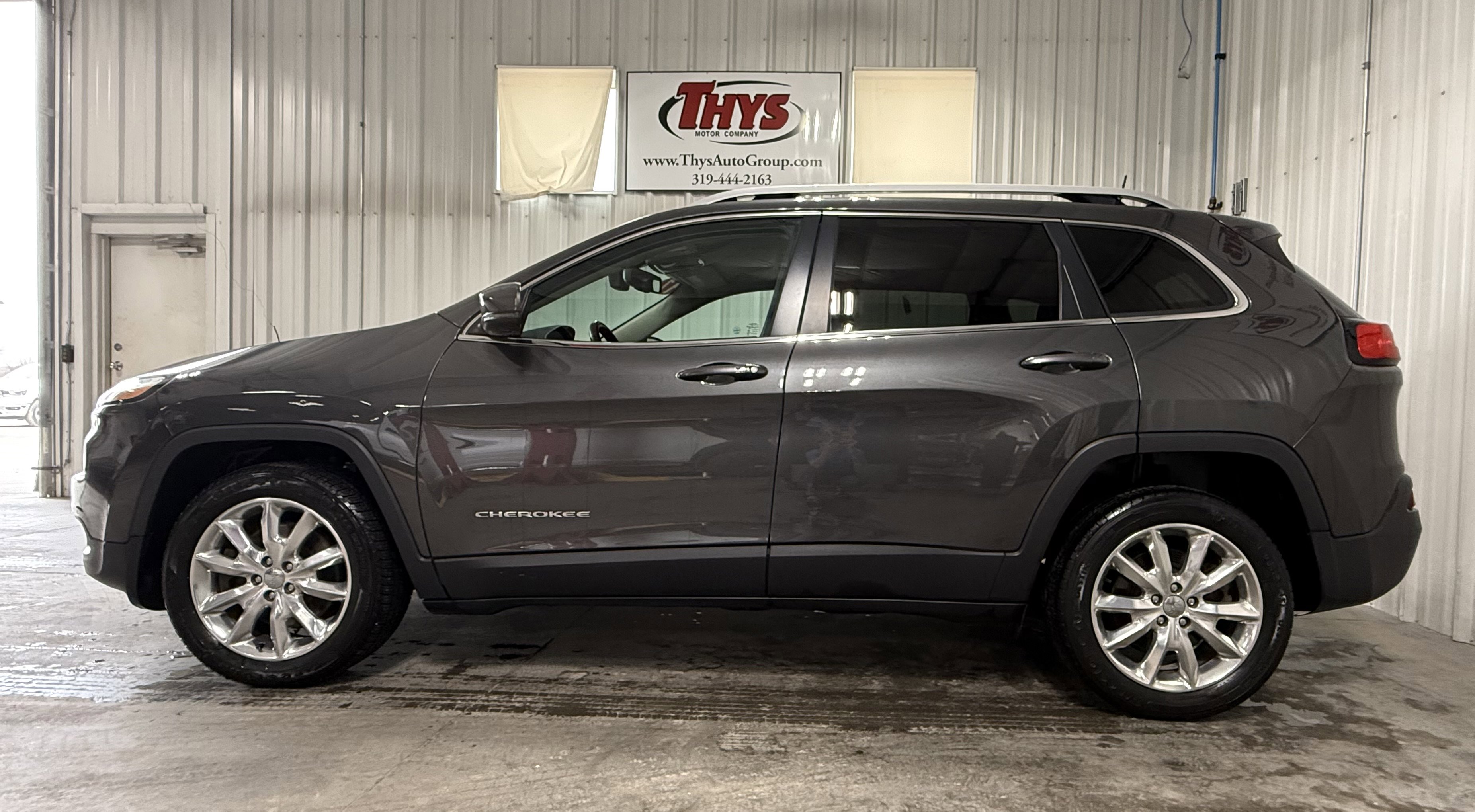 Used 2017 Jeep Cherokee Limited FWD image 14