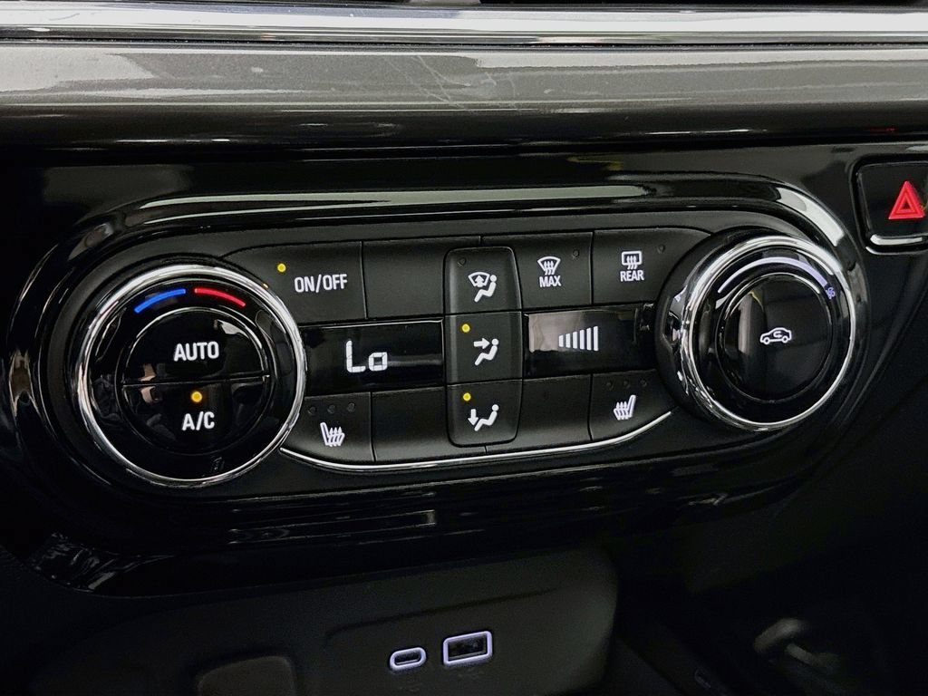 Certified 2024 Chevrolet Trax ACTIV w/ Sunroof Package FWD image 18