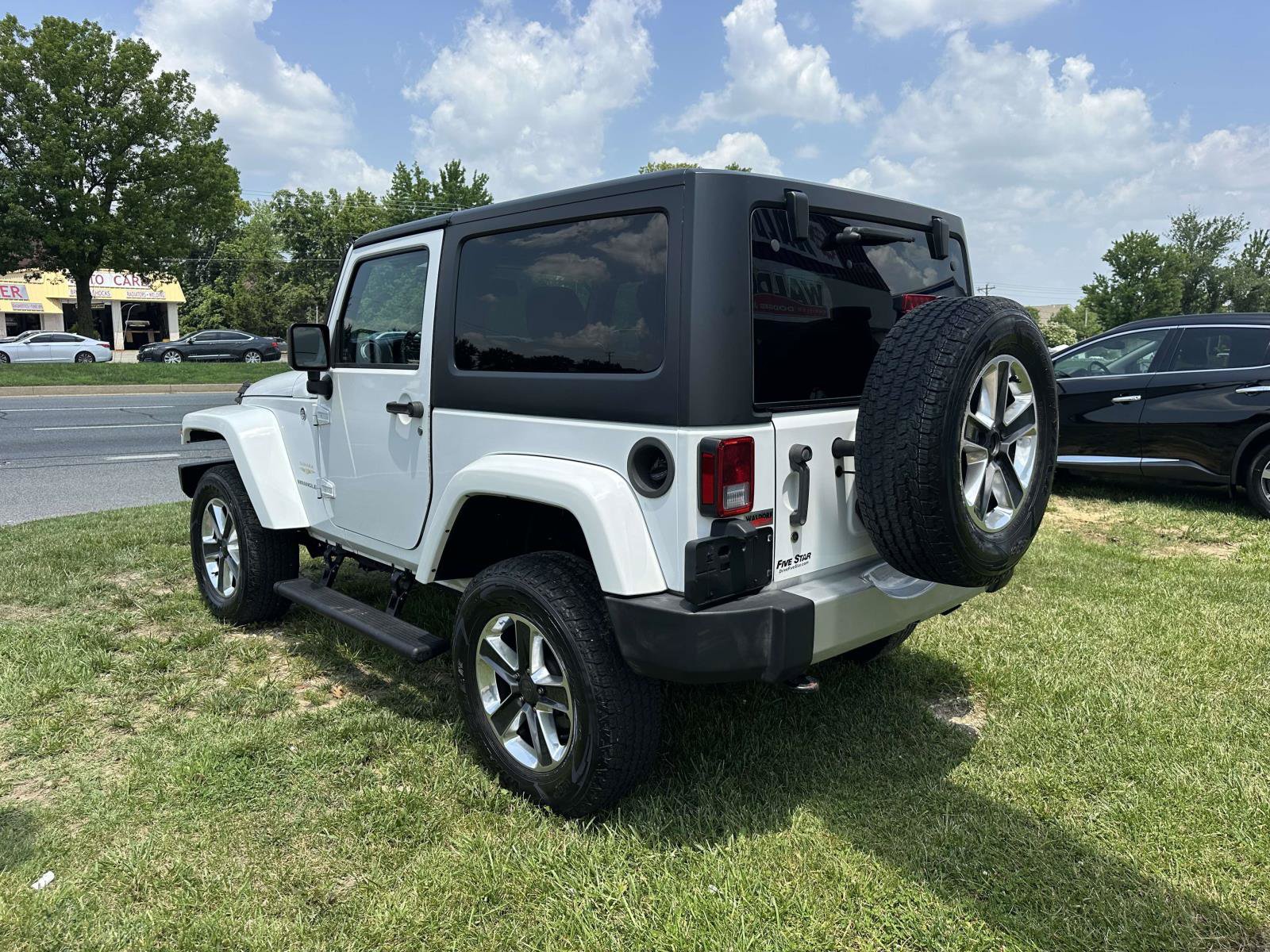Used 2015 Jeep Wrangler Sahara w/ Connectivity Group AWD/4WD image 4