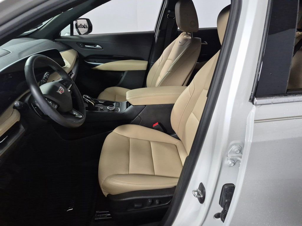 Certified 2024 Cadillac XT4 Luxury w/ Cold Weather Package image 9