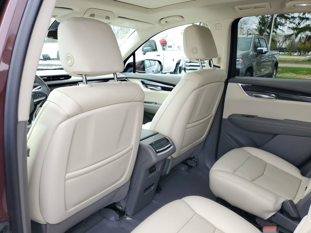 Used 2022 Cadillac XT6 Premium Luxury w/ LPO, Floor Liner Package AWD/4WD image 35