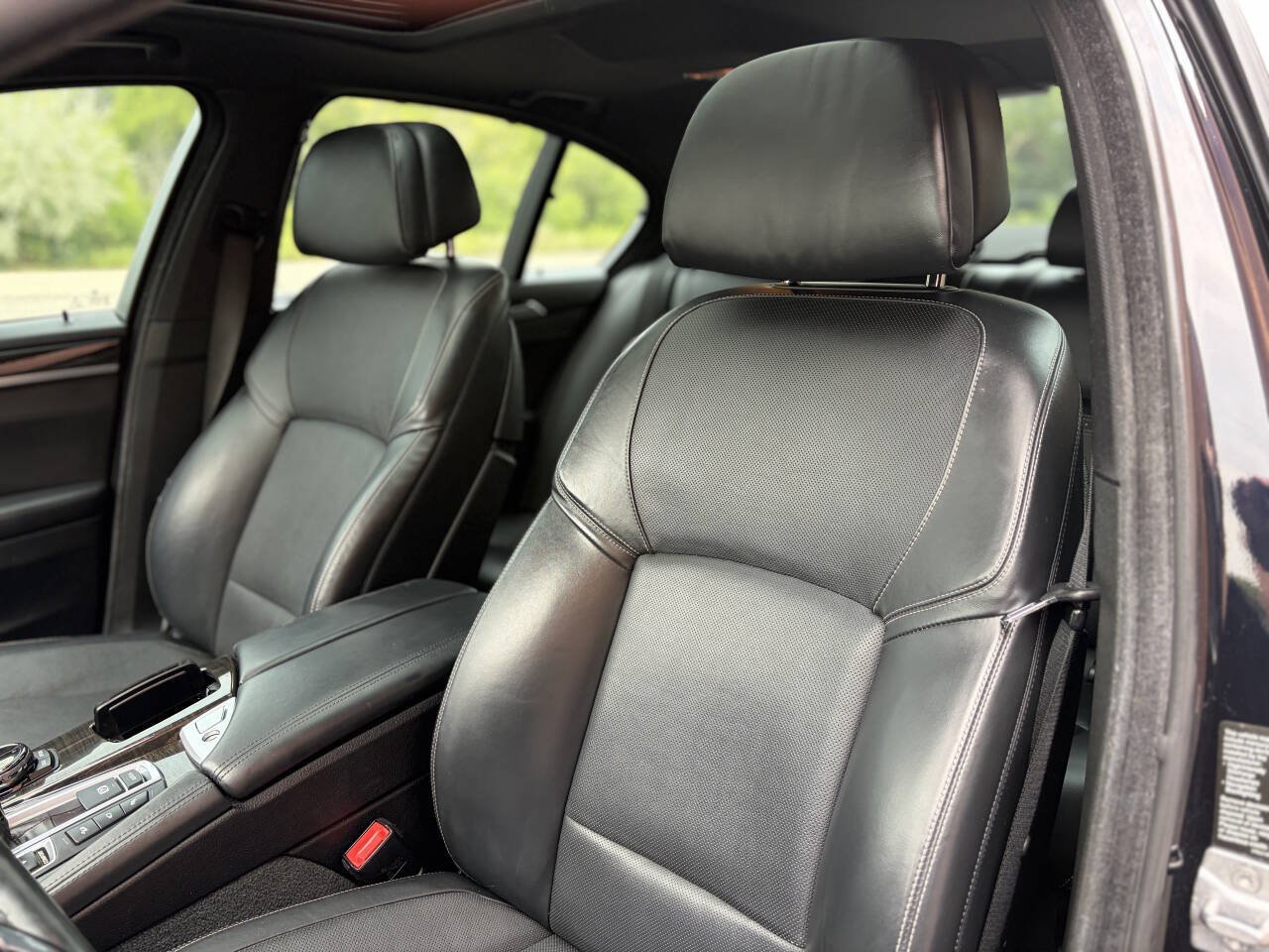 Used 2016 BMW 550i xDrive Sedan AWD/4WD image 13