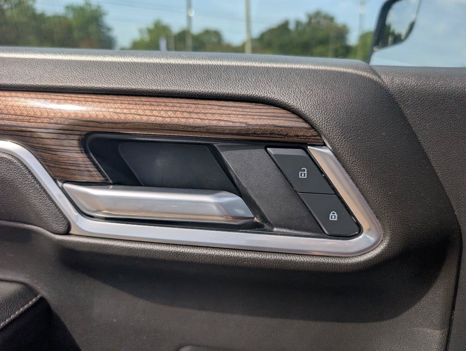 Used 2025 Chevrolet Silverado 1500 LT AWD/4WD image 31