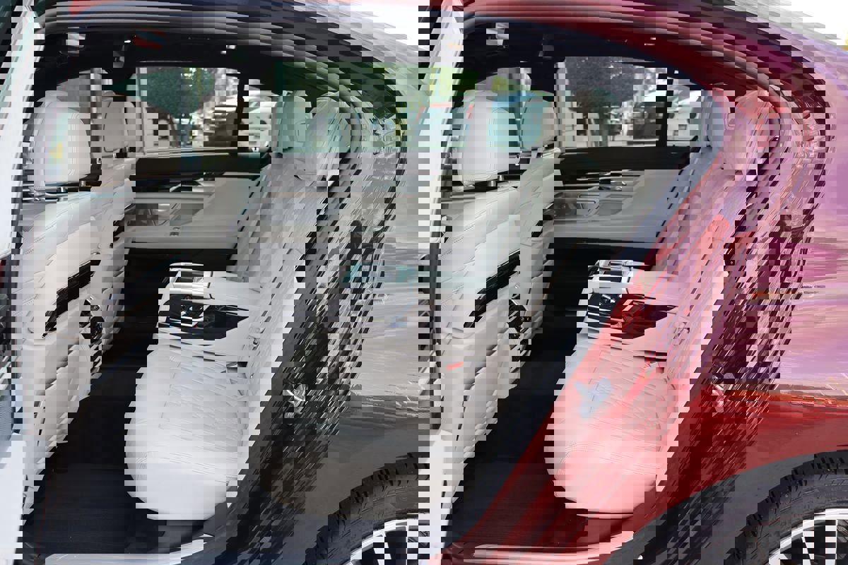 Used 2019 BMW 750i xDrive w/ Luxury Rear Seating Package image 51