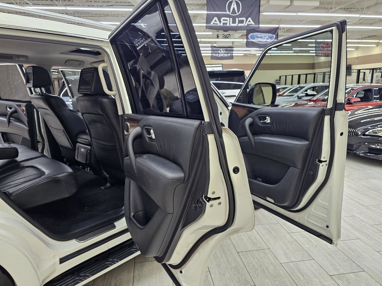 Used 2014 INFINITI QX80 2WD w/ Deluxe Touring Package image 16