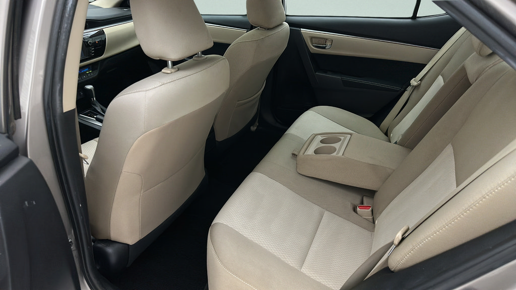 Used 2016 Toyota Corolla LE FWD image 9