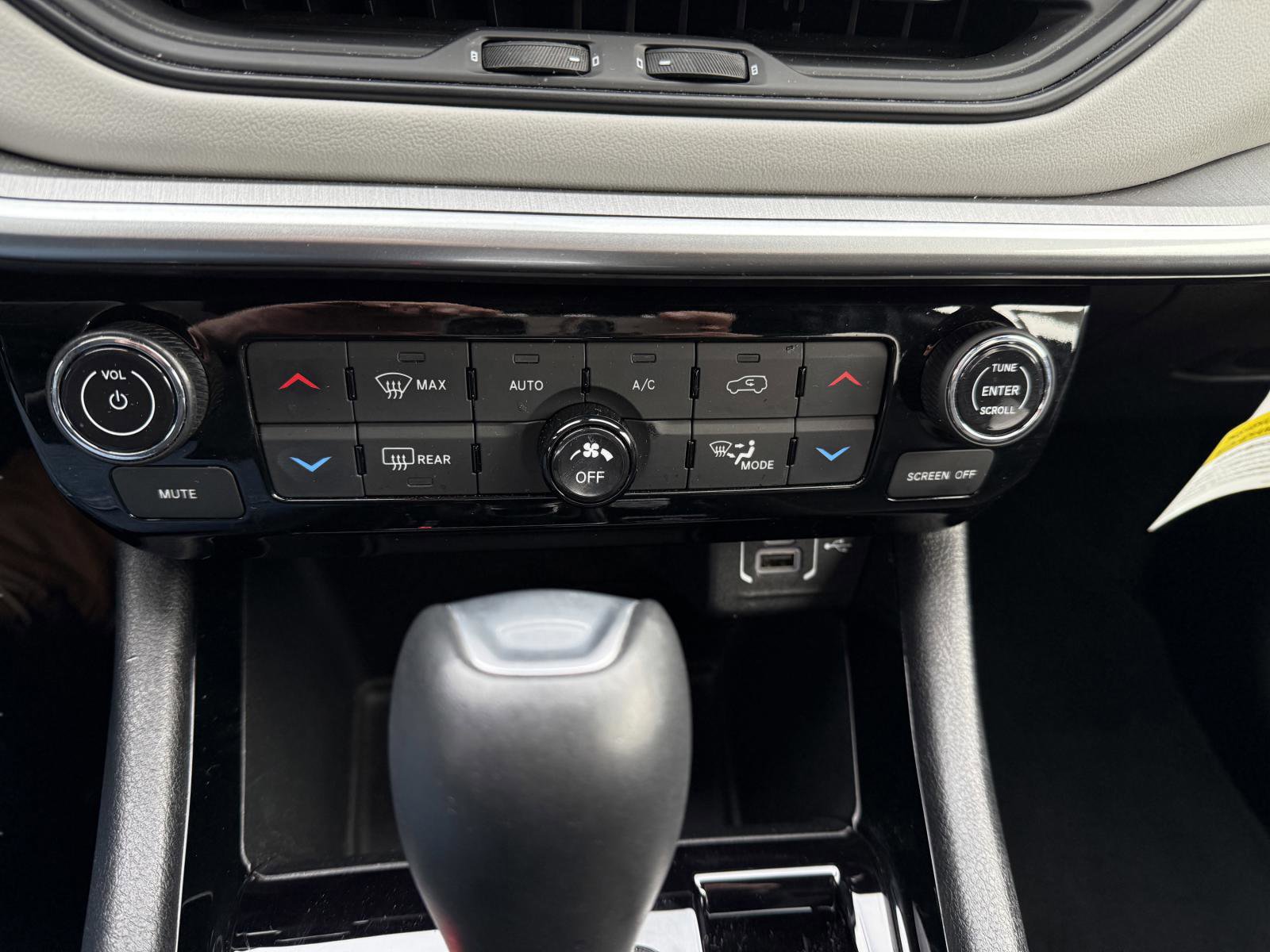 Used 2025 Jeep Compass Limited AWD/4WD image 24
